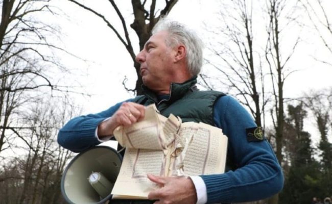 Saint-Coran déchiré