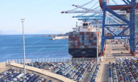 Tanger Med, le port méditerranéen qui "redessine les routes du commerce mondial"