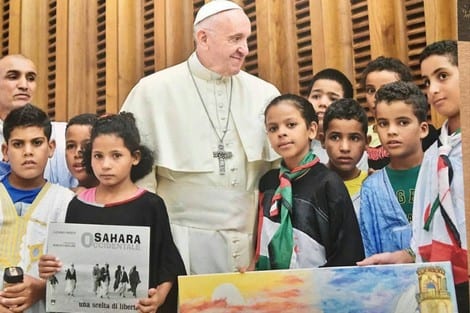 الفاتيكان….البابا يوجه صفعة قوية للبوليساريو بعد استغلال صورته مع أطفال المخيمات