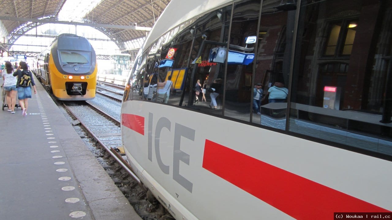 هولاندا… شرطة أمستردام تطلق النار على مشتبه به في حادث هجوم بالسكين بمحطة القطار.