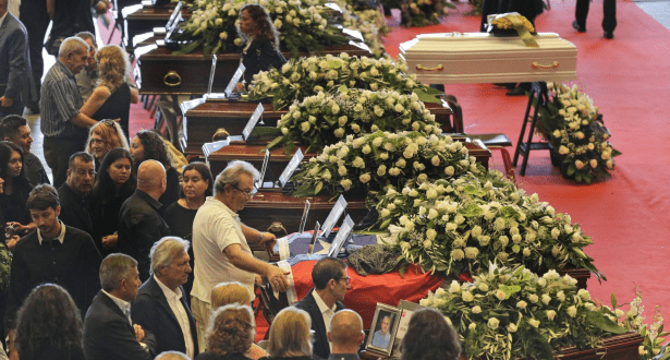 إيطاليا .. حداد وطني وغضب عارم في جنوة خلال الجنازة الرسمية