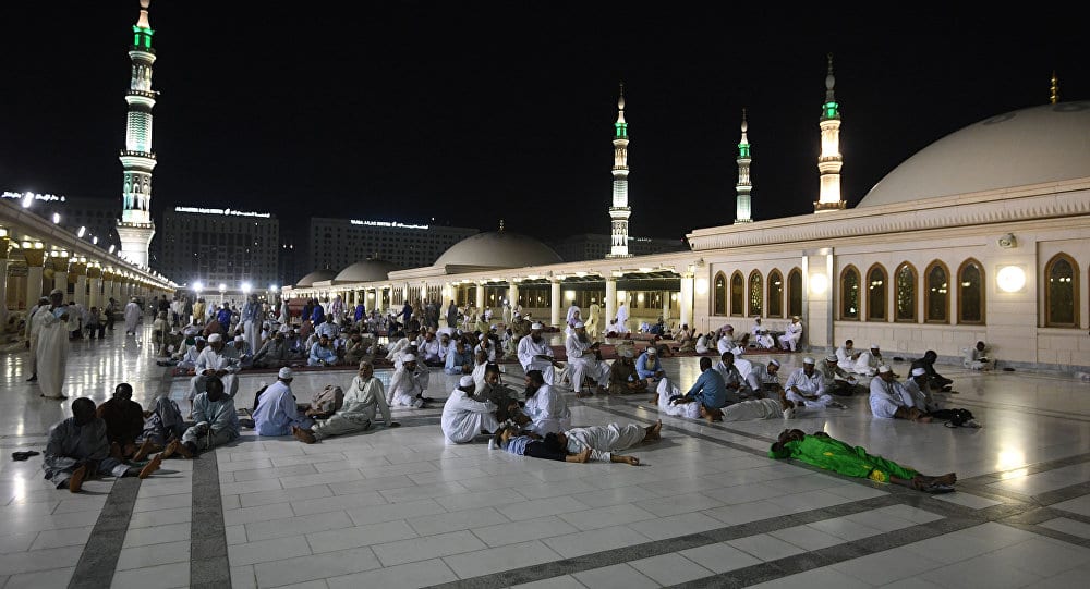 مثير.مجهول يطلق النار بساحة المسجد النبوي و البوليس شدوه