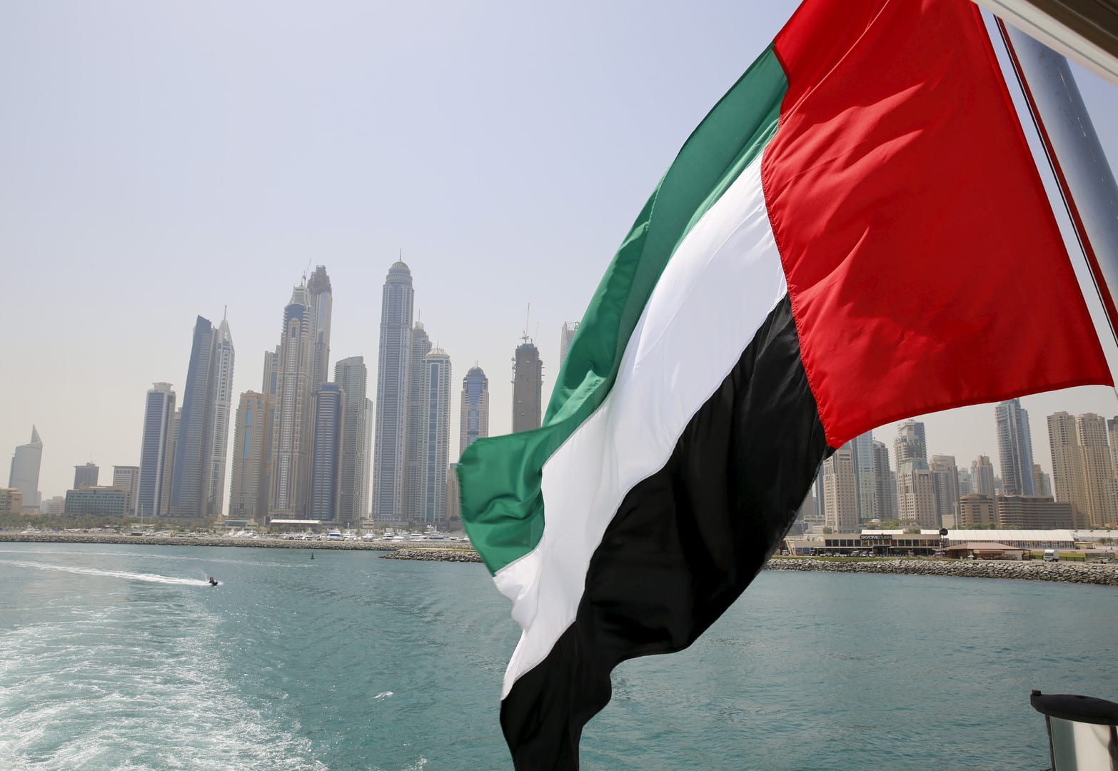 يهم مغاربة الإمارات. قانون جديد يمنح تأشيرة طويلة الأمد
