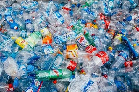 علوم…تحويل النفايات البلاستيكية إلى وقود للسيارات