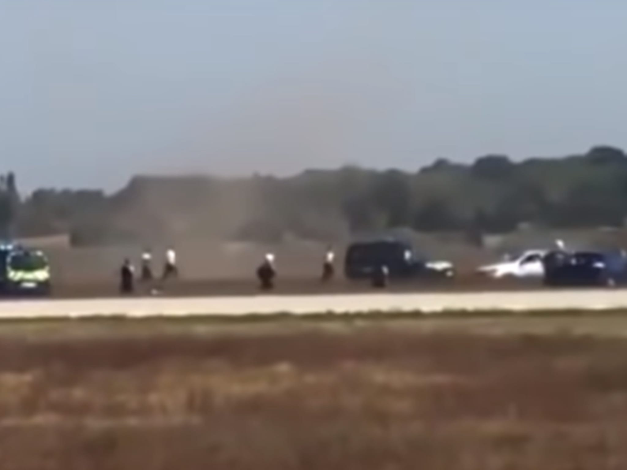 الشرطة الفرنسية تستعين بمروحية لاعتقال شخص اقتحم مطار ليون بسيارته