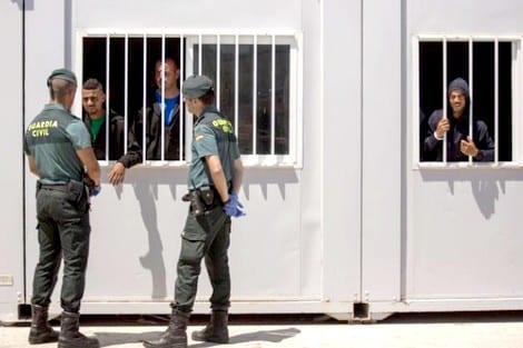 اسبانيا…محاولة هروب مهاجرين جزائريين من مركز لإيواء الاجانب واصابة 11 شرطيا