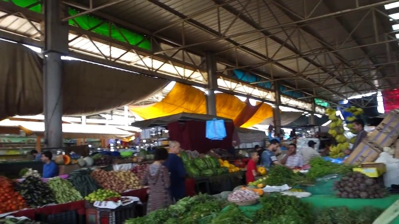 أكادير.. التجار يشلون الحركة في سوق الأحد