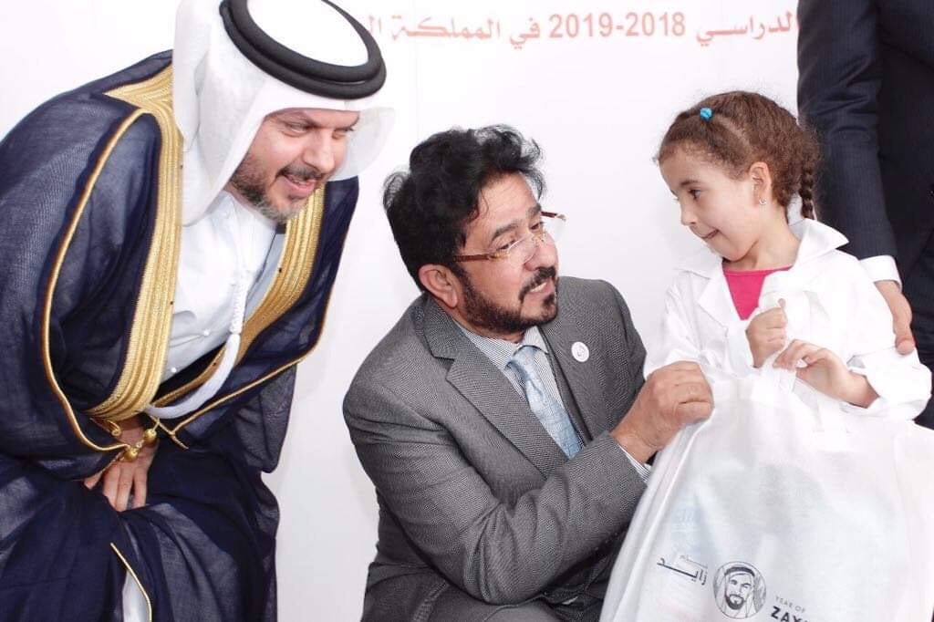 الإمارات توزع حقائب مدرسية على تلاميذ مغاربة