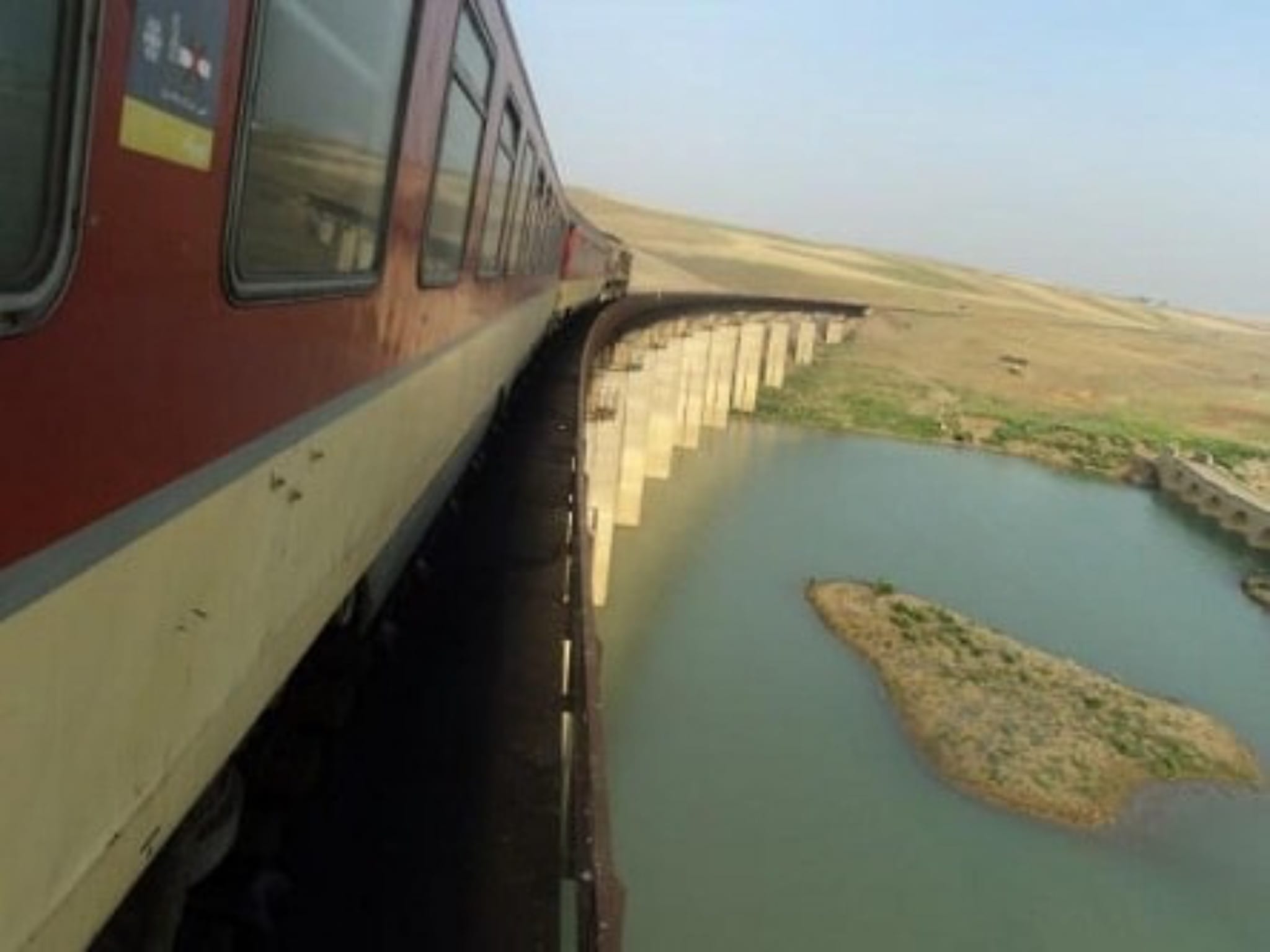 جسر مطماطة “المتهالك”.. مسافرون يدقّون ناقوس الخطر في وجه السكك الحديدية