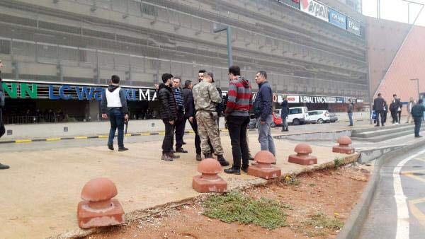 جندي “فارّ” يحتجز رهائن داخل مركز تجاري في تركيا