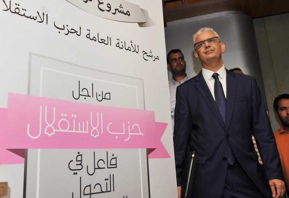 بركة يوزع وعوده الانتخابية على ساكنة العرائش بحثا عن الأصوات