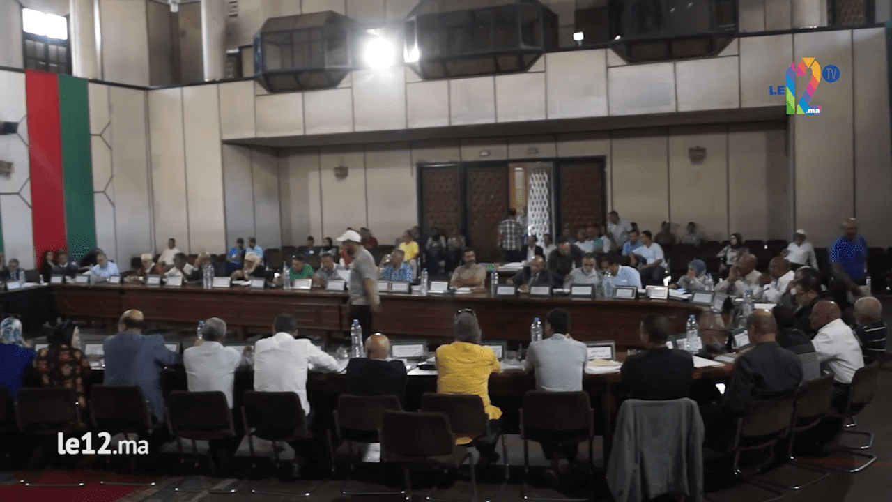 الأغلبية و المعارضة تناقشان الميزانية و المنح و المخطط الإستراتيجي للمجلس البلدي لمدينة القنيطرة