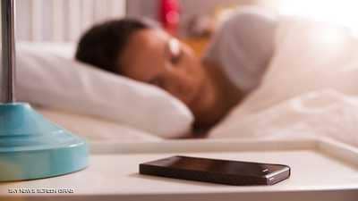 إدارة الصحة العامة….تحذر من مخاطر النوم قرب الهاتف النقال