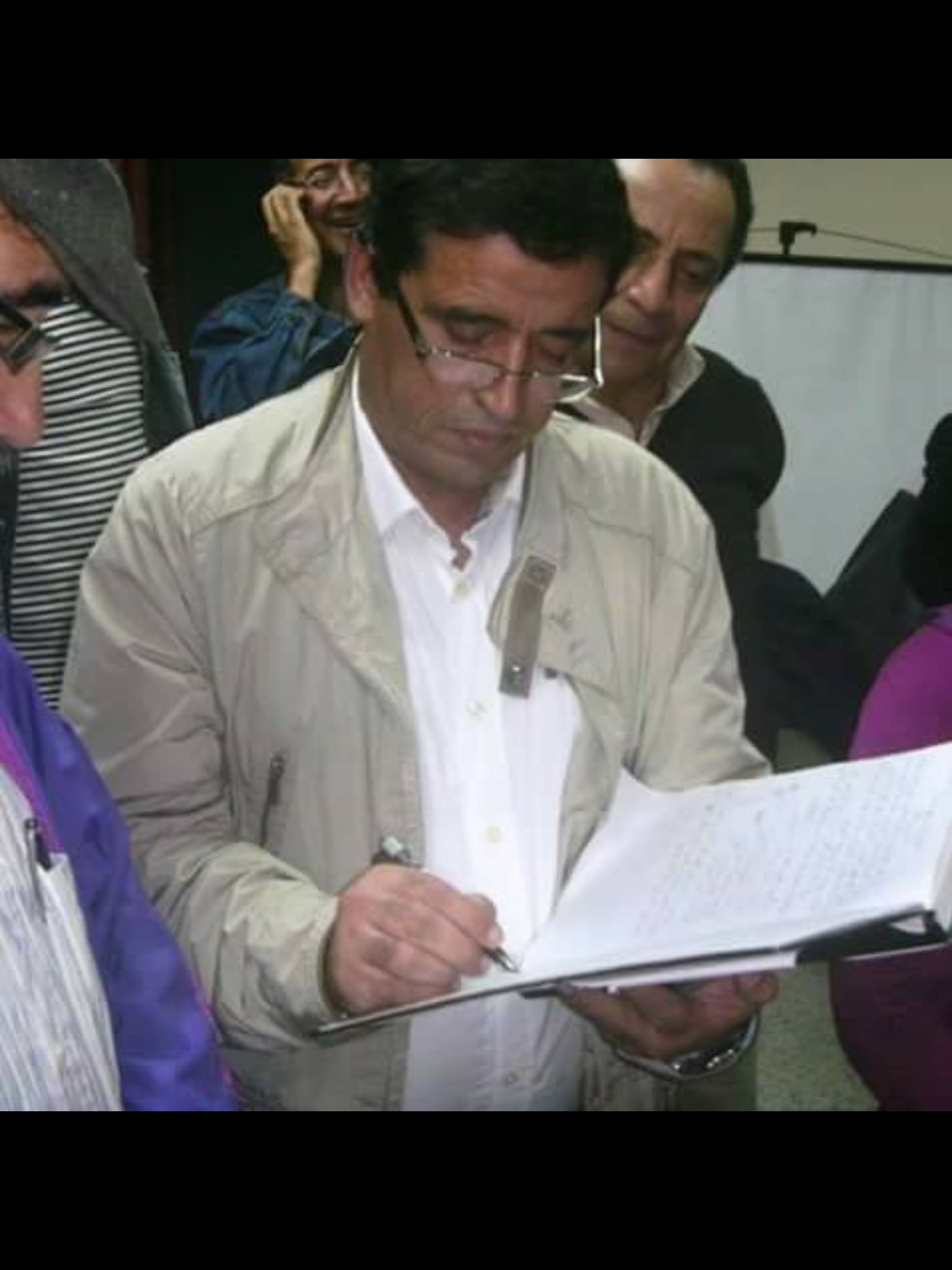 شعر.. الشاعر عبد القادر وساط (أبو سلمى).. ينظم “فوق الجسر المنهار”