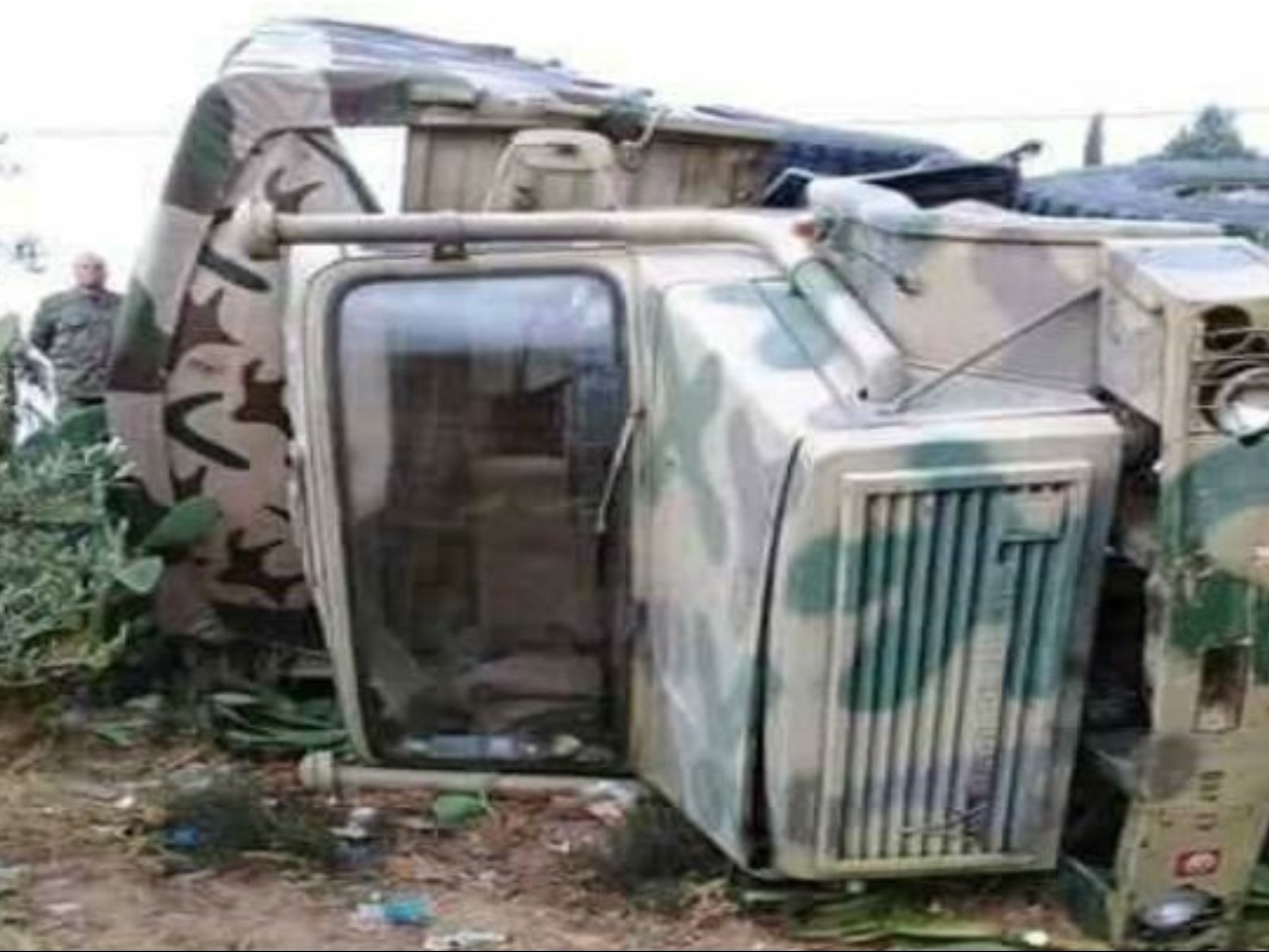 وفاة جندي وإصابة آخر في انقلاب شاحنة عسكرية نواحي بني ملال