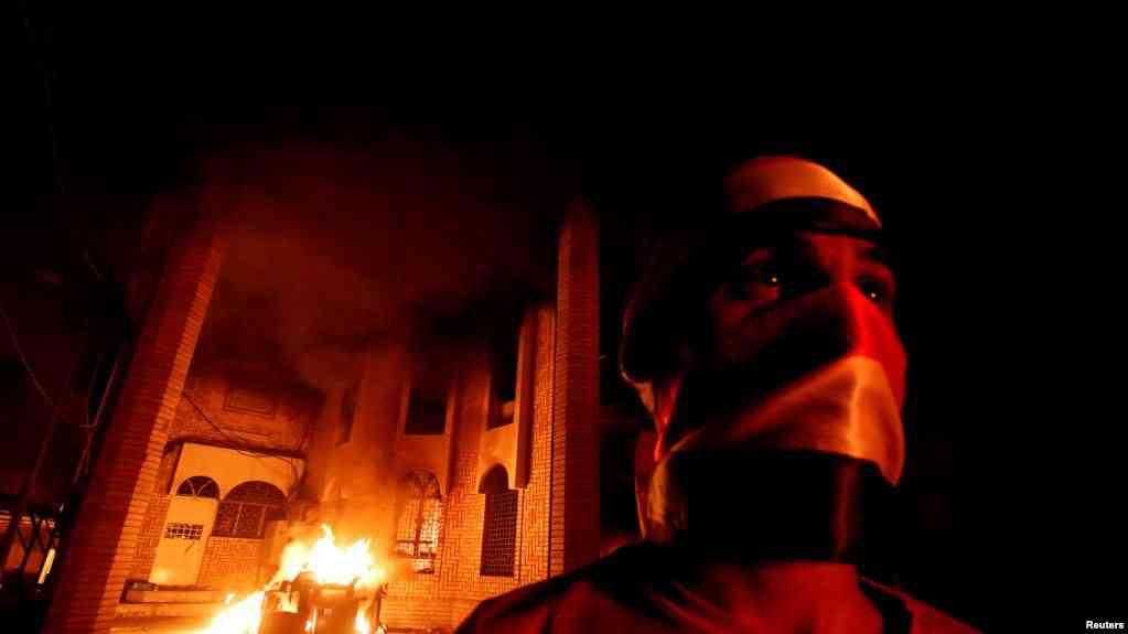 إيران تشتعل والنيران تلتهم “رموز النظام”