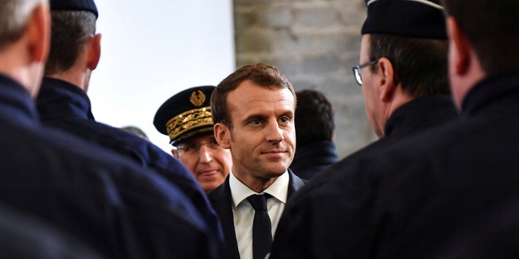 الشرطة الفرنسية تعتقل ستة أشخاص خططوا لمهاجمة الرئيس