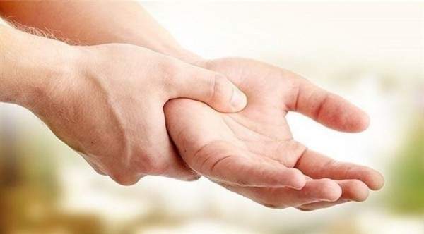 الإرتجاف ظاهرة عادية…متى تستلزم زيارة الطبيب؟