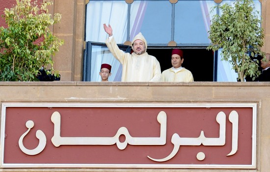 الملك محمد السادس: “المغاربة لا يريدون مؤسسات جهوية تظل حبرا على ورق”
