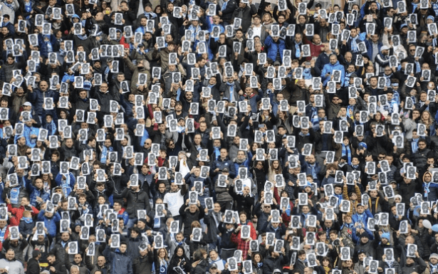 “كلنا كوليبالي”…جماهير نابولي تؤازر لاعبها السينغالي بعد واقعة العنصرية