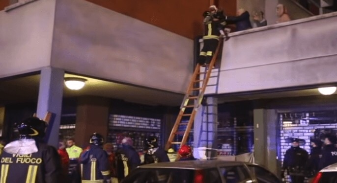 حدث هذا في إيطاليا.. وفاة مغربيين اختناقا بعد اندلاع النيران في عمارة سكنية (فيديو)