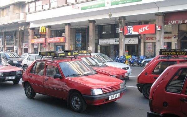 الترخيص لـ”هيتش” يُغضب مهنيي النقل في الدار البيضاء