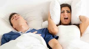 الشخير يشكل خطرا على النساء أكثر من الرجال