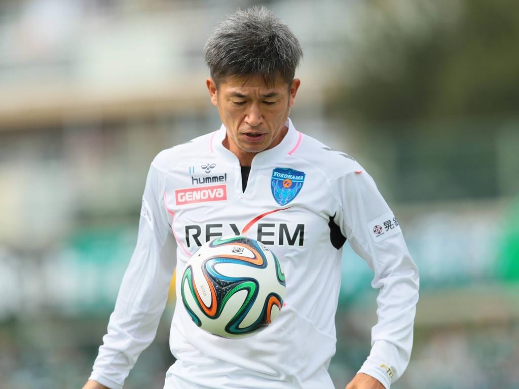لاعب ياباني يجدّد عقده في سن الـ52