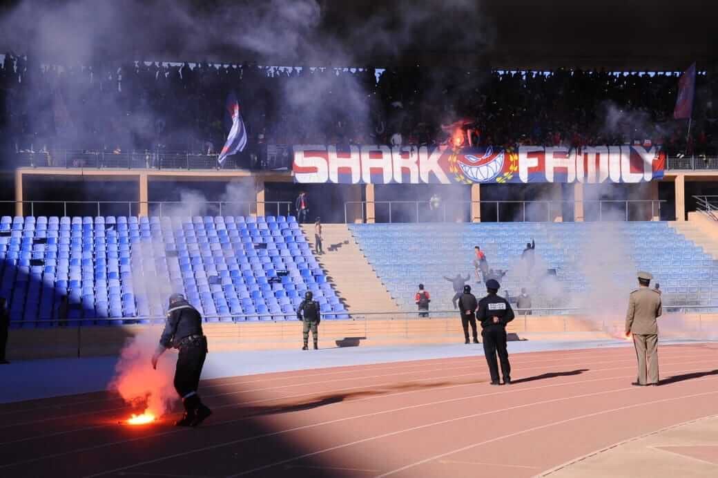 الجامعة تعاقب أولمبيك آسفي والكوكب بعد “شغب الملعب الكبير” وفرَق أخرى تنال نصيبها