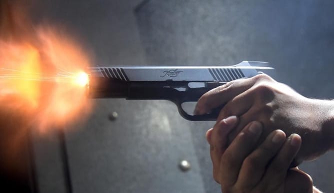 شرطة الدار البيضاء تطلق الرصاص لتحييد مجرم هاجم رجال أمن بالسواطير و”البوتاغاز”