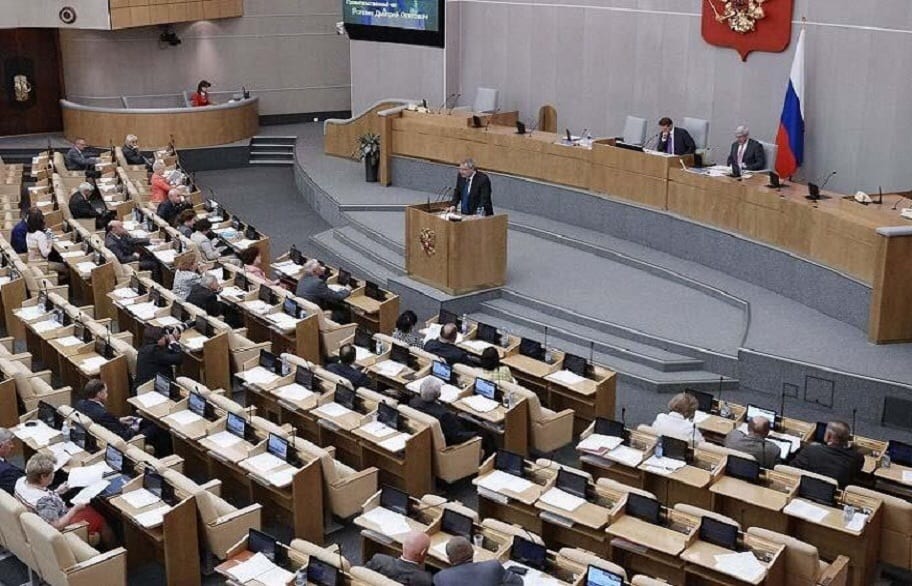 قرقبو عْليه من أمام “نواب الأمّة”. اعتقال سيناتور روسي خلال جلسة عامّة للبرلمان