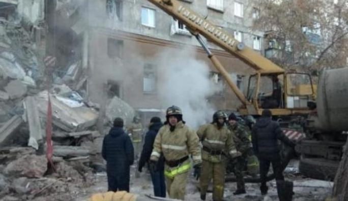 انهيار بناية سكنية في روسيا يخلّف 18 قتيلا وعشرات المفقودين