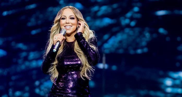 ماريا كاري في أول حفل لها بالسعودية.. إطلالة محتشمة واستقبال حار