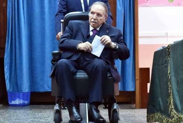 عبر “رسالة” إلى الجزائريين. بوتفليقة يترشّح إلى ولاية خامسة رسميا