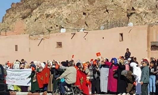 تنديدا بـ”الحصار”. سكان الحي العسكري في مراكش في وقفة احتجاجية “غاضبة”