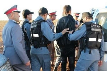 الدرك يعتقل شخصين يعترضان سبيل مستعملي طريق العيون -السمارة