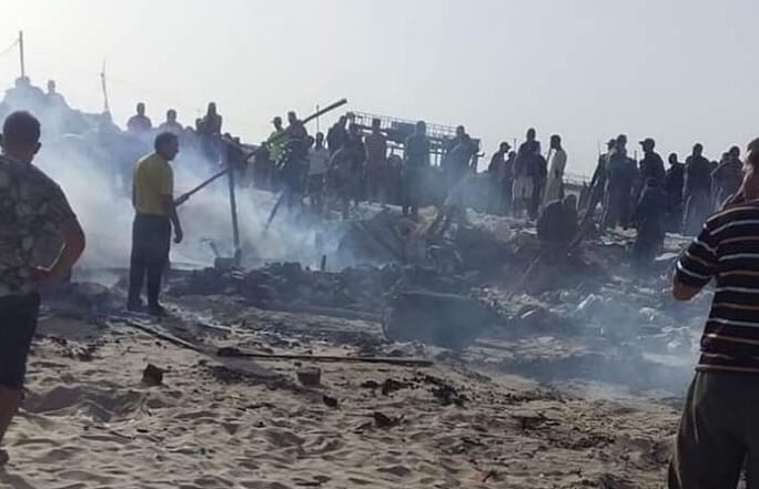 الله يحدّ الباسْ. حريق مهول في قرية الصّيد “تشيكا” جنوب الداخلة