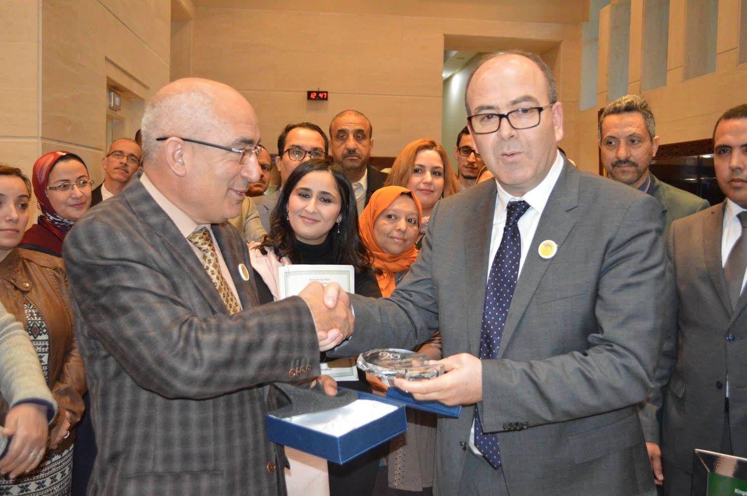 المستشارين. مدراء الفرق البرلمانية يتبرؤون من “الإيقاع المخدوم” بينهم وبين خوجة