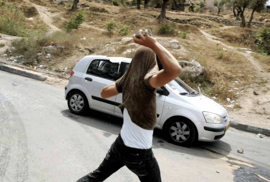 السيبة فين وصلات.. مجهولون يتسببون في وفاة فتاة بعد رشق سيارتها بالحجارة في فاس