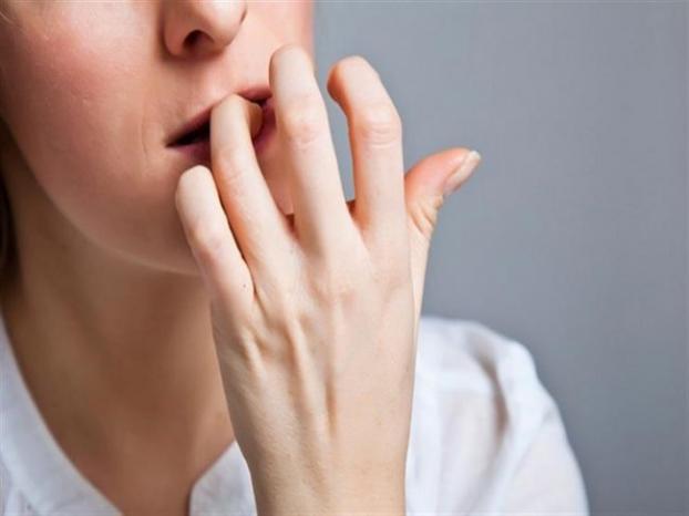 قضم الأظافر عادة ذميمة تهدد الصحة