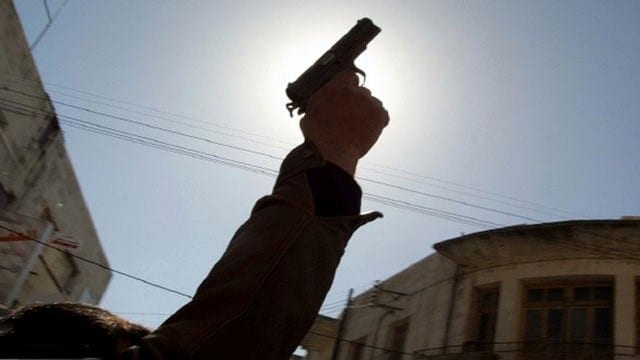 كوميسير يطلق “النار” لاعتقال “طارزا” بنجرير بعدما وجه ضربة دامية لرأس شرطي