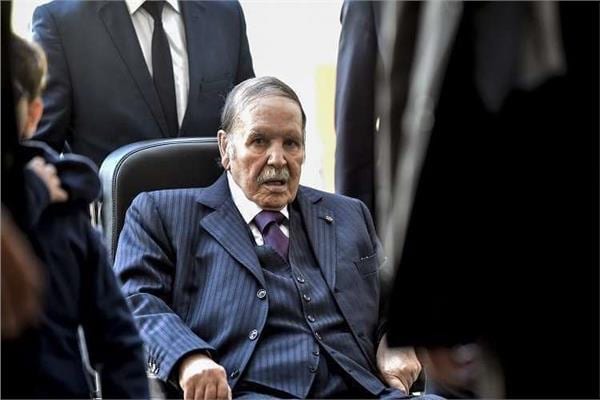 الجزائر.. بوتفليقة يوافق على “تسليم السلطة” إلى رئيس منتخب