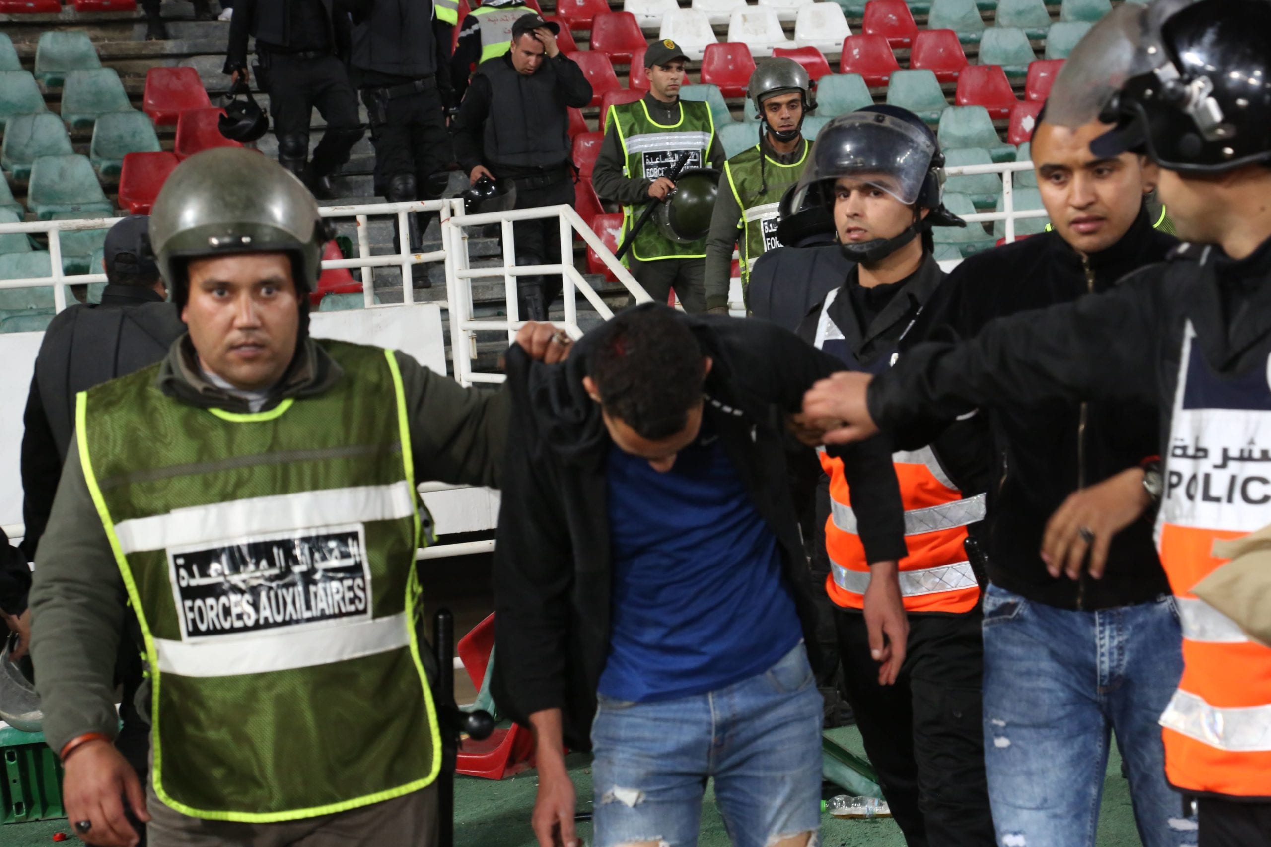 الشغب يرسل أفرادا من القوات العمومية إلى المستعجلات وأنصارا للجيش الملكي إلى التحقيق