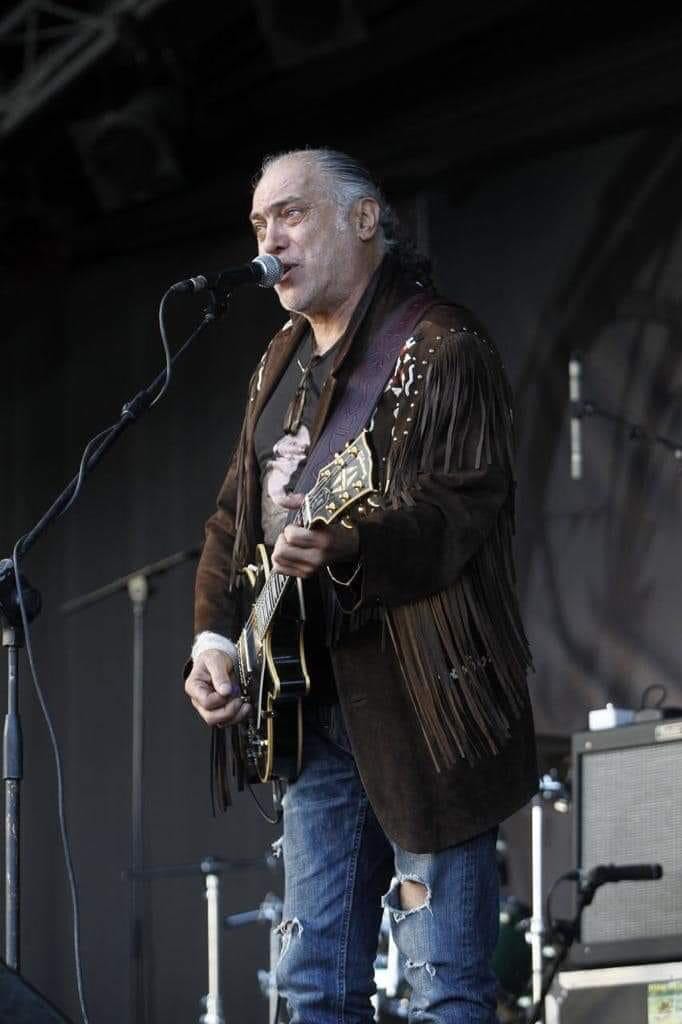 بعد “touche pas à mon roi” ألبير كوهن يعود ” بالطفولة” الى سماء نجوم الاغنية العالمية