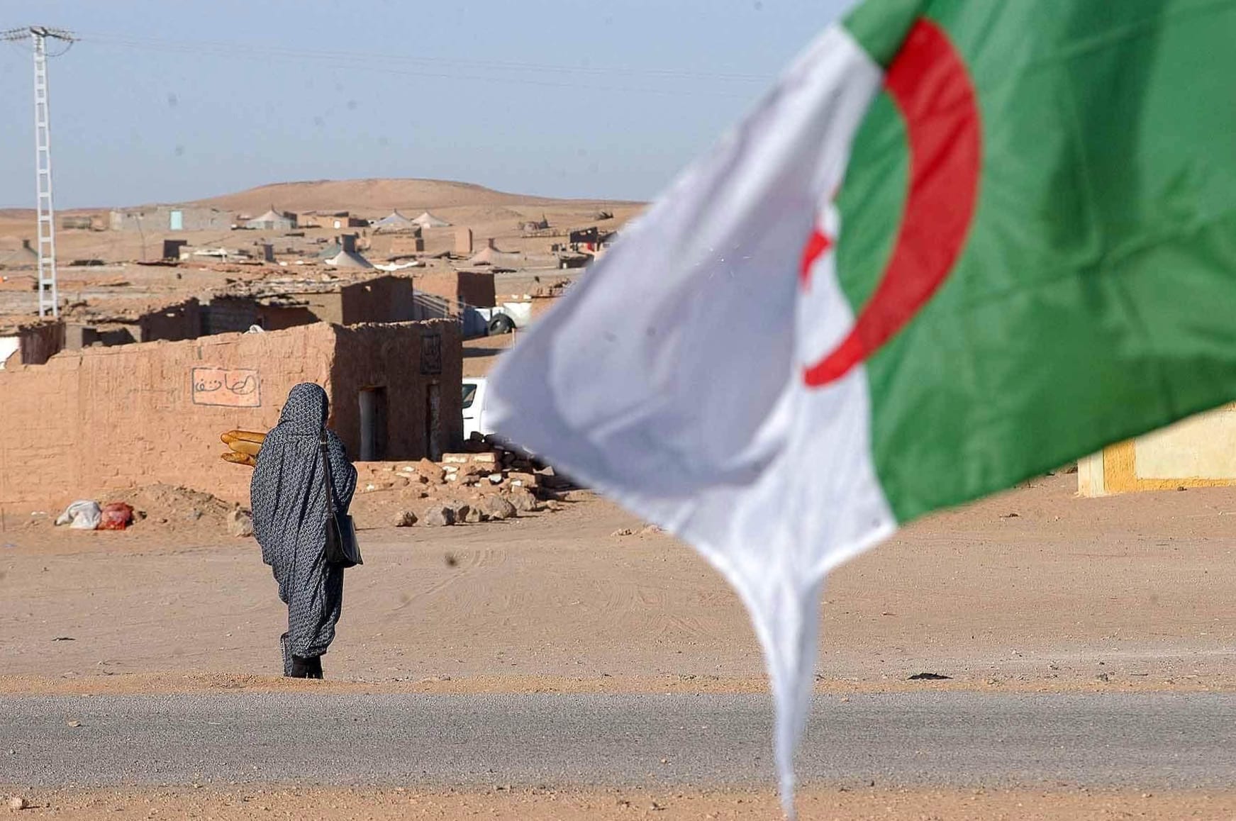 الجزائر والبوليساريو تشددان الخناق على سكان مخيمات تندوف