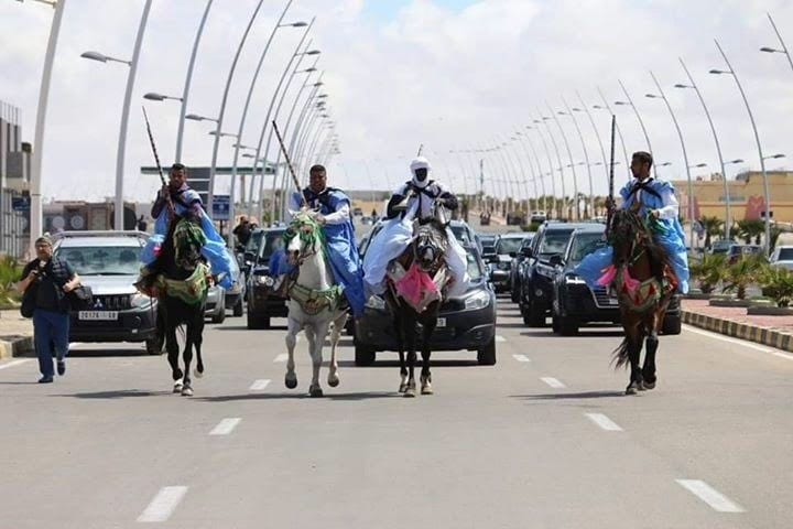 بوجدور تستقبل قادة الاستقلال بفرسان الاحتفال وهذه رسائل إخوان نزار