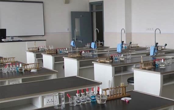 جامعة القنيطرة: إحداث مدرسة وطنية عليا للكيمياء استجابة للحاجيات الملحة لسوق الشغل