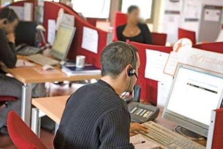 مراكز نداءات وهمية. التحقيق مع 100 مسؤول بتهمة النصب وقرصنة المكالمات