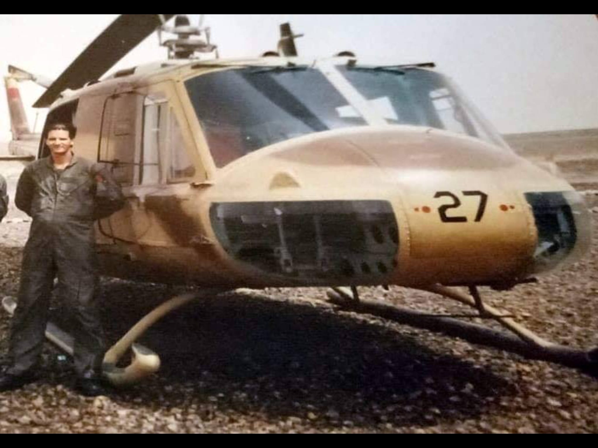 بالصورة. هذا هو الحضراتي شهيد تحطم المروحية العسكرية