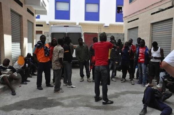 أمن الناظور يجهض “تهريب” 43 مهاجرا إفريقيا في سيارة